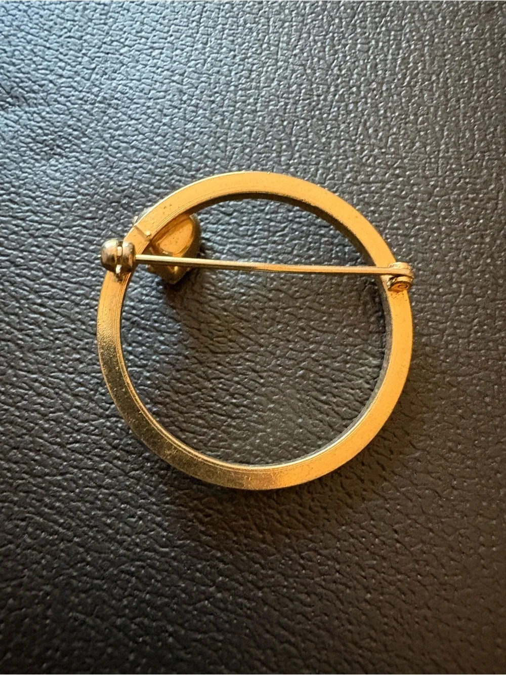Vintage Gold-Tone Circle Pin Brooch with Purple Heart Stone
